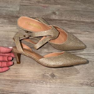 Dream Pairs Gold Kitten Heels Size 6